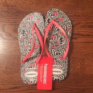 Minnie Mouse flip flops
